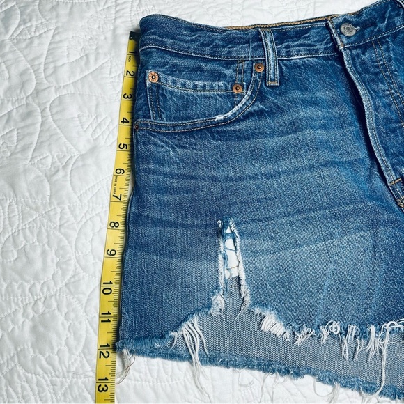 Levi’s Premium Denim 501 Cutoff Jean Shorts Size 32 - Picture 9 of 9